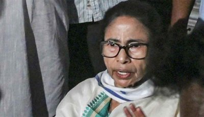 মমতার গাড়ি দেখে মারমুখী বিজেপি কর্মীরা, ‘চোর-চোর’ স্লোগান