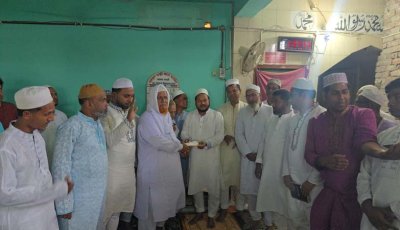 নগরীর বাইতুল মামুর জামে মসজিদের উন্নয়নে ৫ লাখ টাকার অনুদান দিলেন রাসিক প্রশাসক