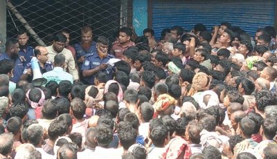 শিবগঞ্জে লাইনে দাঁড়িয়ে কৃষকের রাত পার, তবু মিলছে না সার