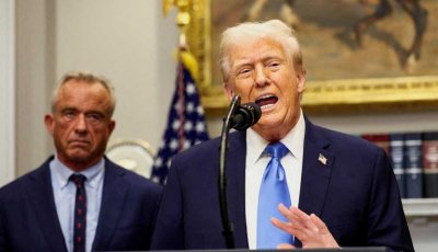 ইরানের সঙ্গে যুদ্ধবিরতির মেয়াদ অনির্দিষ্টকাল বাড়ালেন ট্রাম্প