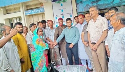 বগুড়ার শেরপুরে ক্ষুদ্র নৃগোষ্ঠীর পরিবারের মাঝে ছাগল ও উপকরণ বিতরণ