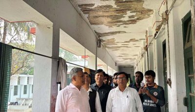 জরাজীর্ণ ২ হল পরিদর্শনে রাবি উপাচার্য