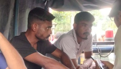 বাঘায় ডিবি পরিচয়ে চাঁদাবাজির অভিযোগে দুই যুবক আটক