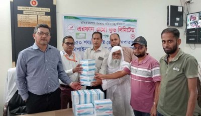 চাঁপাইনবাবগঞ্জে ডেঙ্গু মোকাবিলায় ১২০০ কিট দিল এরফান গ্রুপ