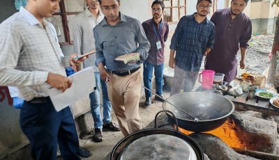 রাবিতে খাবারের দোকানে অভিযান, ৩২ হাজার টাকা জরিমানা