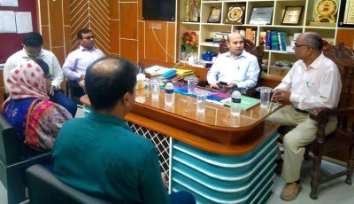 গোমস্তাপুরে বিভিন্ন সরকারি অফিস ও প্রতিষ্ঠান পরিদর্শনে জেলা প্রশাসক