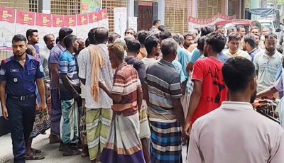 নির্ধারিত দামে সার না পেয়ে দিশেহারা চাঁপাইনবাবগঞ্জের কৃষকরা