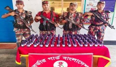 চাঁপাইনবাবগঞ্জে মাদকবিরোধী অভিযানে এস্কাফ সিরাপ ও হেরোইন-ইয়াবা উদ্ধার