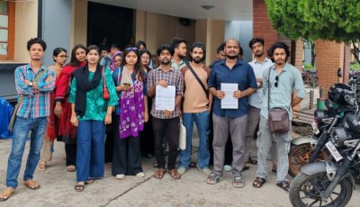 রাবি শিক্ষকের শাস্তি পুনর্বিবেচনার আশ্বাস, লিখিত না পেলে আন্দোলন চলবে