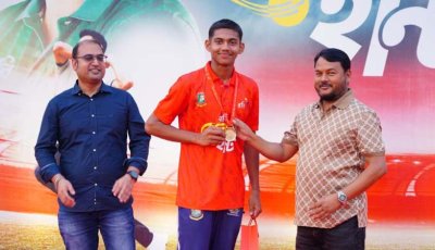 রবি বোলার হান্টে রাজশাহী বিভাগীয় বাছাইপর্বে নির্বাচিতদের মাঝে পুরস্কার বিতরণ