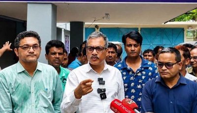 চাঁপাইনবাবগঞ্জে ক্লিনিকে শেয়ার রাখার অভিযোগে ৫ চিকিৎসক বদলি