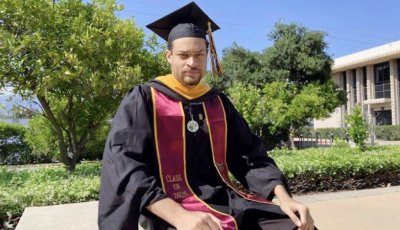 হোয়াইট হাউসের ডিনারে হামলা: মেধাবী প্রকৌশলী ও উদ্ভাবক অ্যালেন কেন অস্ত্র তুলে নিলেন