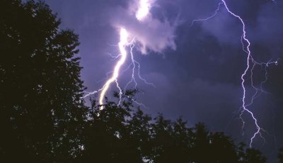 নওগাঁয় বজ্রপাতে দাদা-নাতিসহ নিহত ৩