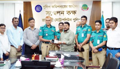 আরএমপিকে ১৫৫ সিসি ক্যামেরা হস্তান্তর করলেন রাসিক প্রশাসক