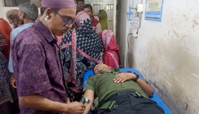 তেলপাম্পে মিছিল নিয়ে এসে ইউএনওর ওপর হামলা, অস্ত্র কেড়ে নেওয়ার চেষ্টা