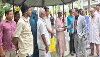 রাজশাহী বিভাগীয় কমিশনারের ঈশ্বরদী উপজেলা ভূমি অফিসে আকষ্মিক পরিদর্শন