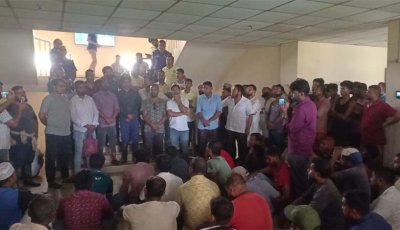 বড়পুকুরিয়া কয়লাখনিতে বোনাসের দাবিতে শ্রমিকদের কর্মবিরতি
