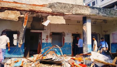 স্বাস্থ্যকেন্দ্র গুঁড়িয়ে দেওয়ার ঘটনায় গ্রেপ্তার ৯, দুই ট্রাক লুটের মালামাল উদ্ধার
