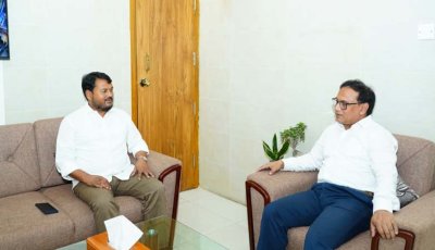 রাজশাহী বিভাগীয় কমিশনারের সাথে রাসিক প্রশাসকের সৌজন্য সাক্ষাৎ