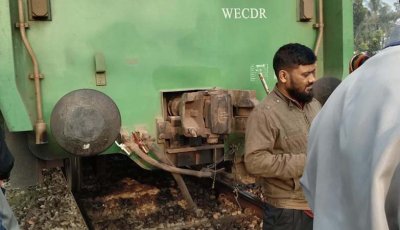 বগি রেখেই দুই কিলোমিটার গেল সিল্কসিটি এক্সপ্রেস