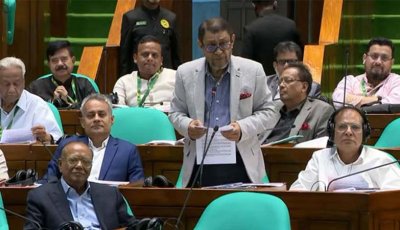 আশ্বিনে কুকুরে বেশি কামড়ালেও ভ্যাকসিনের অভাব হবে না: স্বাস্থ্যমন্ত্রী
