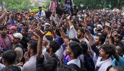 ‘আরশোলা’দের সংসদ অভিযান ঘিরে রণক্ষেত্র দিল্লি, ব্যাপক লাঠিচার্জ পুলিশের