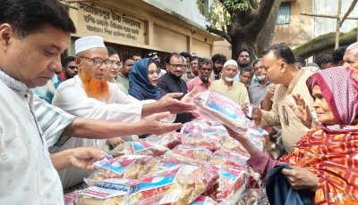 শিবগঞ্জে সাড়ে ৩ হাজার পরিবার পেল ইদসামগ্রী