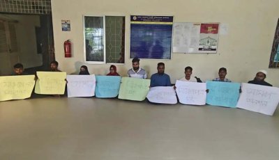 অনশন করে মধ্যরাতে প্রাথমিক শিক্ষকের নিয়োগপত্র পেলেন ২০ জন