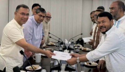 পরিচ্ছন্নকর্মীদের জন্য ইদ উপহারের চেক প্রদান করলেন প্রধানমন্ত্রী
