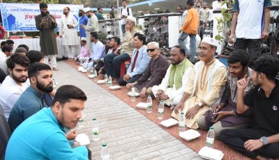 রাবি প্রশাসনের উদ্যোগে ইফতার অনুষ্ঠিত