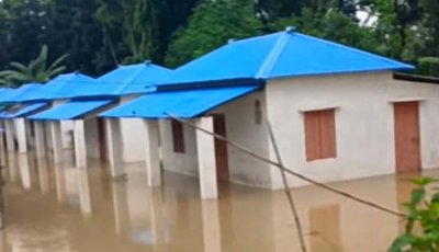 তানোরে টানা ভারি বর্ষণে গুচ্ছোগ্রামে এক হাঁটু পানি