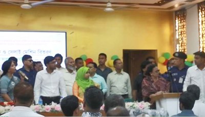 প্রতিমন্ত্রীর পেছনে দাঁড়ানোর প্রতিযোগিতায় ছাত্রদল-যুবদলের হট্টগোল