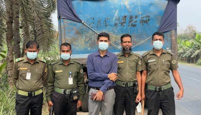 ঢাকা-রাজশাহী মহাসড়কে বেপরোয়া ড্রাম ট্রাকের বিরুদ্ধে মোবাইল কোর্ট, ৩ চালককে জরিমানা