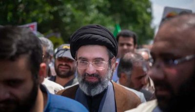 মোজতবা খামেনিকে ধরিয়ে দিতে কোটি ডলার পুরস্কার ঘোষণা যুক্তরাষ্ট্রের