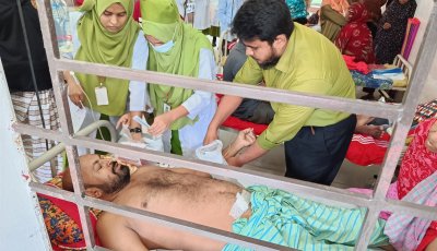 পাবনায় একপক্ষের মানববন্ধনে অন্যপক্ষের হামলা ; গুলিবিদ্ধ ১