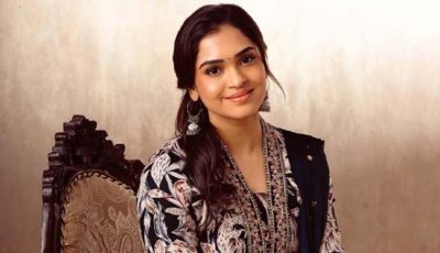 চাঁদাবাজির অভিযোগে অভিনেত্রী গ্রেপ্তার