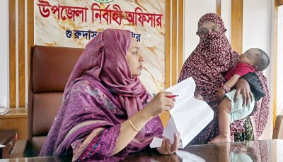 শ্বশুড়ের টাকায় বিদেশ গমনের পর স্ত্রী-সন্তানের খোঁজ নেয় না জামাই