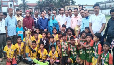 নিয়ামতপুরে প্রাথমিক বিদ্যালয় গোল্ডকাপ ফুটবল টুর্নামেন্ট সমাপ্ত