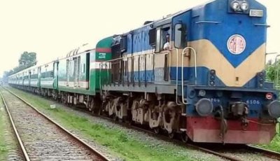 রাবি স্টেশনে দুই আন্তঃনগর ট্রেনের যাত্রাবিরতি শুরু