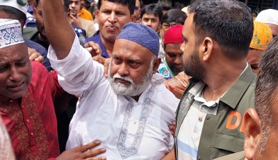 প্যারোলে মুক্তি পেয়ে মায়ের জানাজায় অংশ নিলেন আ’লীগ নেতা রাসেল, পরিবারের জন্য চাইলেন ক্ষমা