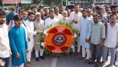 জুলাই শহিদ দিবসে শহিদ স্মৃতিস্তম্ভে রাসিক প্রশাসকের শ্রদ্ধা নিবেদন