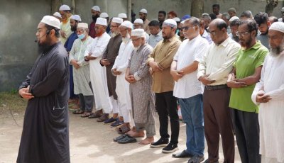 রাসিকের প্রধান স্বাস্থ্য কর্মকর্তার মাতার জানাযা নামাজ অনুষ্ঠিত