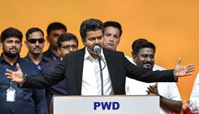 দায়িত্ব নিয়েই ৭১৭ মদের দোকান বন্ধ করলেন বিজয়