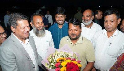 রাজশাহীতে গৃহায়ন ও গণপূর্তমন্ত্রীকে ফুলেল শুভেচ্ছা জানালেন রাসিক প্রশাসক