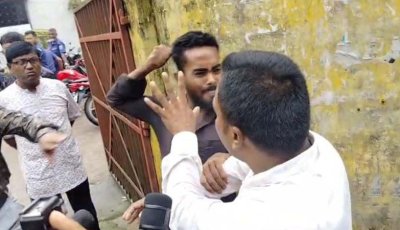 নাটোরে হাসপাতালে নবজাতকের মৃত্যু,  হাসপাতাল ভাঙচুর  ও  ডাক্তারকে মারপিট