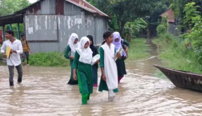 স্কুলেও পানি বাড়িতেও পানি লেখাপড়া করবো কী করে ?