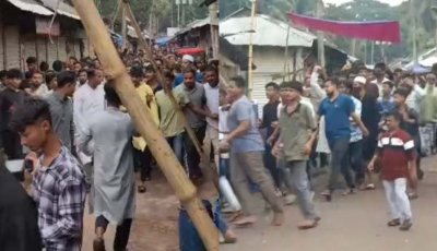 ছাত্রলীগের বিশাল মিছিল, ব্যাপক উপস্থিতি দেখে সরে গেলো পুলিশ