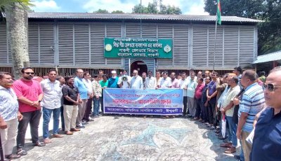 ঈশ্বরদীতে পাবনা এক্সপ্রেসের যাত্রাবিরতির দাবিতে রেলওয়ে ও ইউএনও কার্যালয়ে মানববন্ধন