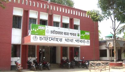 চাটমোহরে স্বতন্ত্র প্রার্থীর মাইক ভাংচুরের অভিযোগ কৃষকদলের সভাপতির বিরুদ্ধে