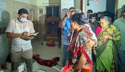 প্রীতিলতা রাত ২টা ৪০ মিনিটে তার বোনকে ফোন করেছিলেন কেন?